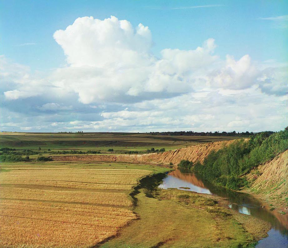 С. М. Прокудин-Горский. Река Колочь у деревни Горки с высоким берегом. 1911 год