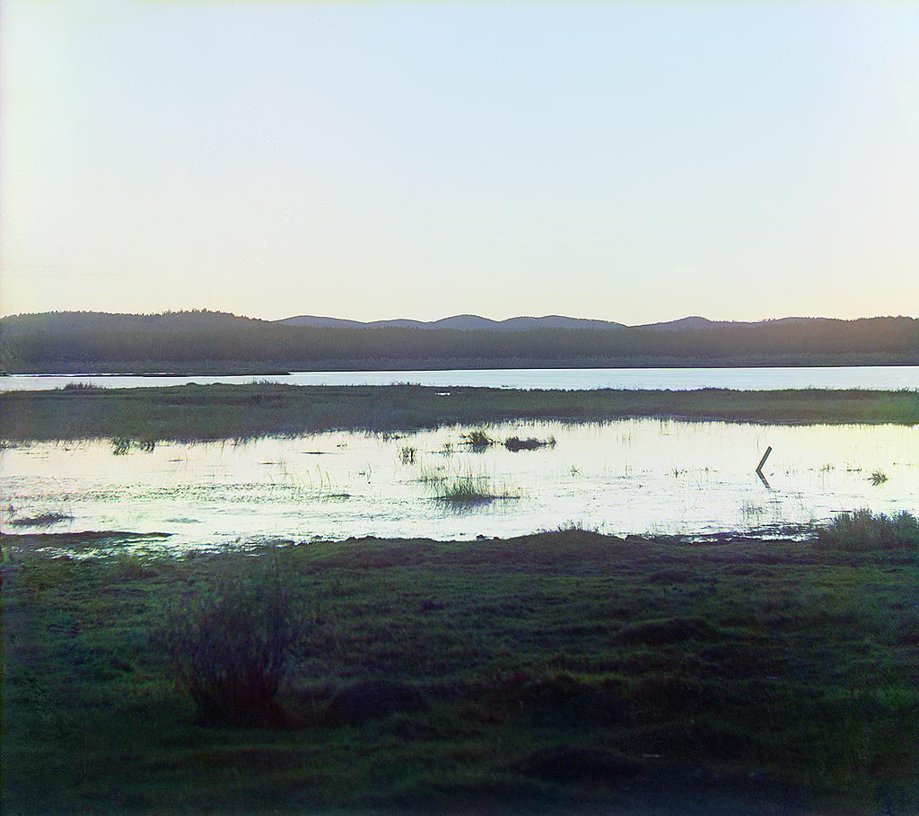 С. М. Прокудин-Горский. Озеро Сугомак после заката. 