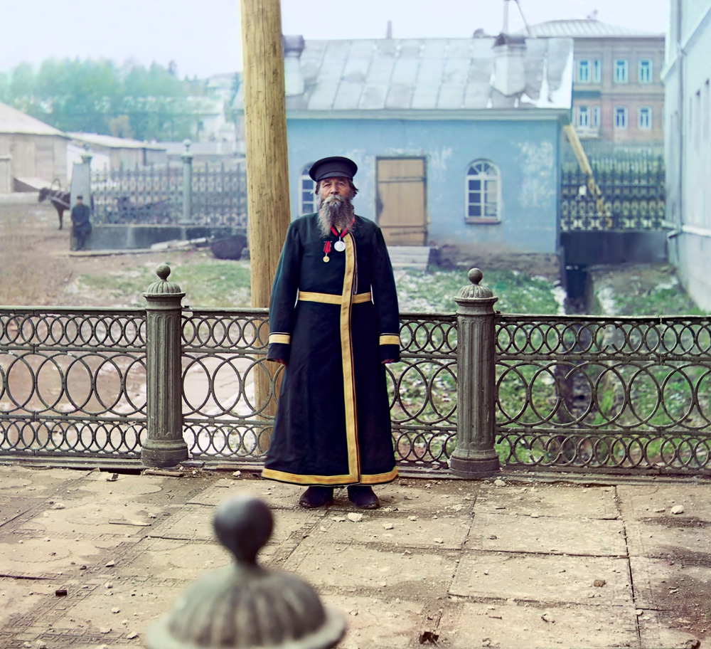 С. М. Прокудин-Горский. Андрей Петров Калганов. Бывший мастер завода. На службе был 55 лет; от роду 72 г. Имел счастие подносить хлеб-соль Его Императорскому Величеству Государю Императору Николаю II. Осень 1909 года С. М. Прокудин-Горский. Андрей Петров Калганов. Бывший мастер завода. На службе был 55 лет; от роду 72 г. Имел счастие подносить хлеб-соль Его Императорскому Величеству Государю Императору Николаю II. Осень 1909 года