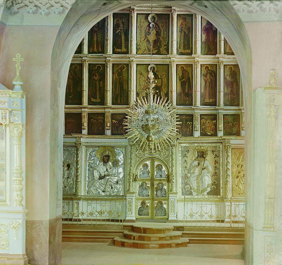 С. М. Прокудин-Горский. Иконостас в Успенском соборе в Старицком монастыре. Лето 1910 года