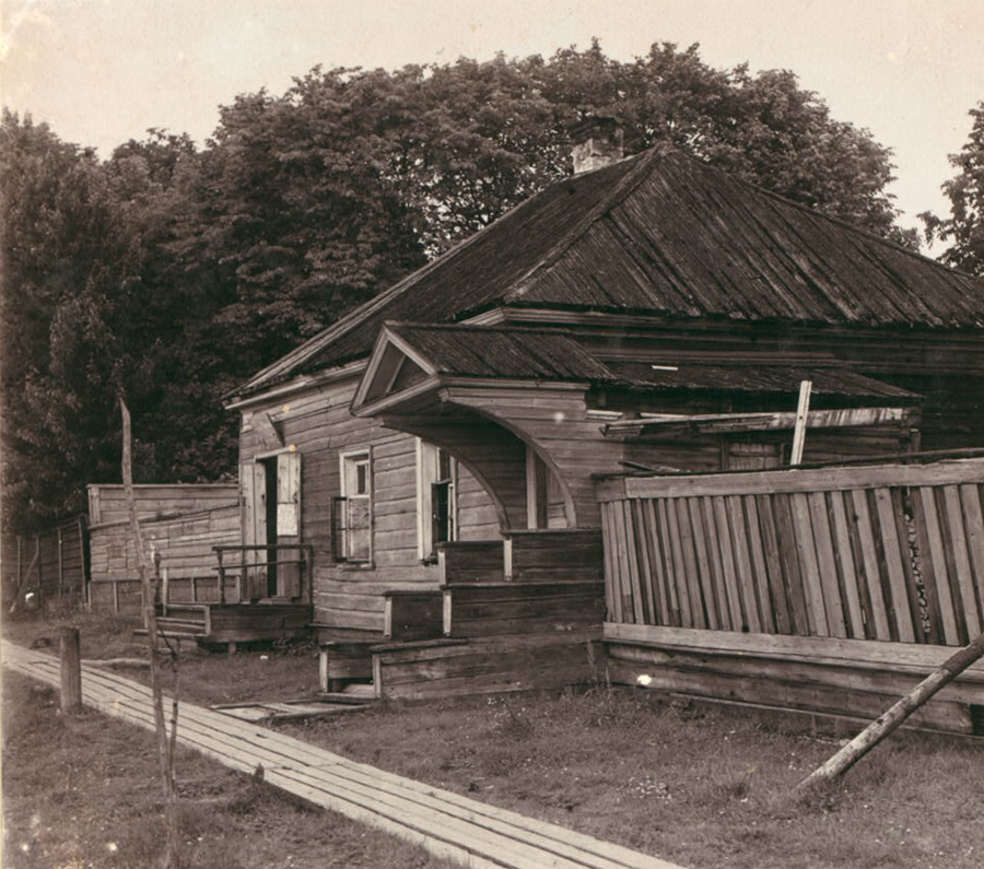 С. М. Прокудин-Горский. Тип крыльца в Вытегре. 1909 год