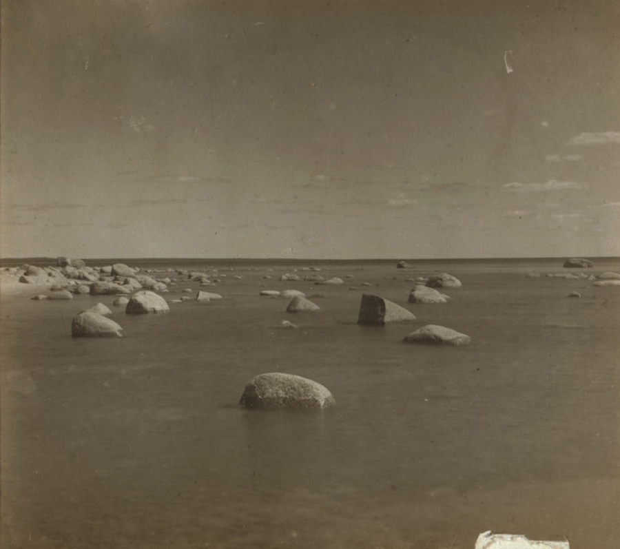 С. М. Прокудин-Горский. Море у мест. Мецакюля. С. М. Прокудин-Горский. Море у мест. Мецакюля.