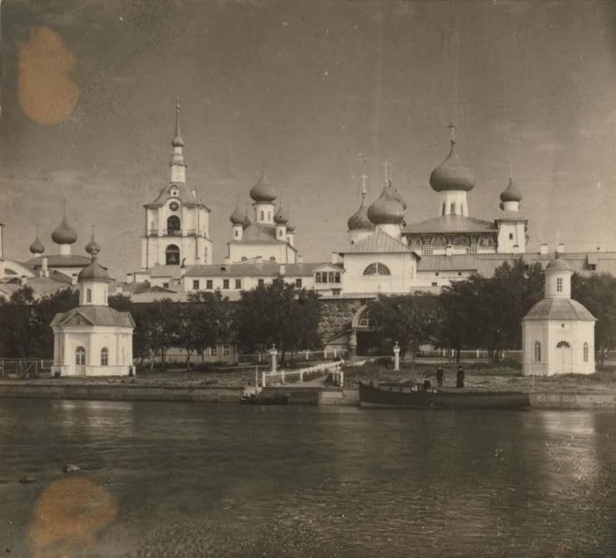С. М. Прокудин-Горский. Соловецкий монастырь. 1916 год С. М. Прокудин-Горский. Соловецкий монастырь. 1916 год