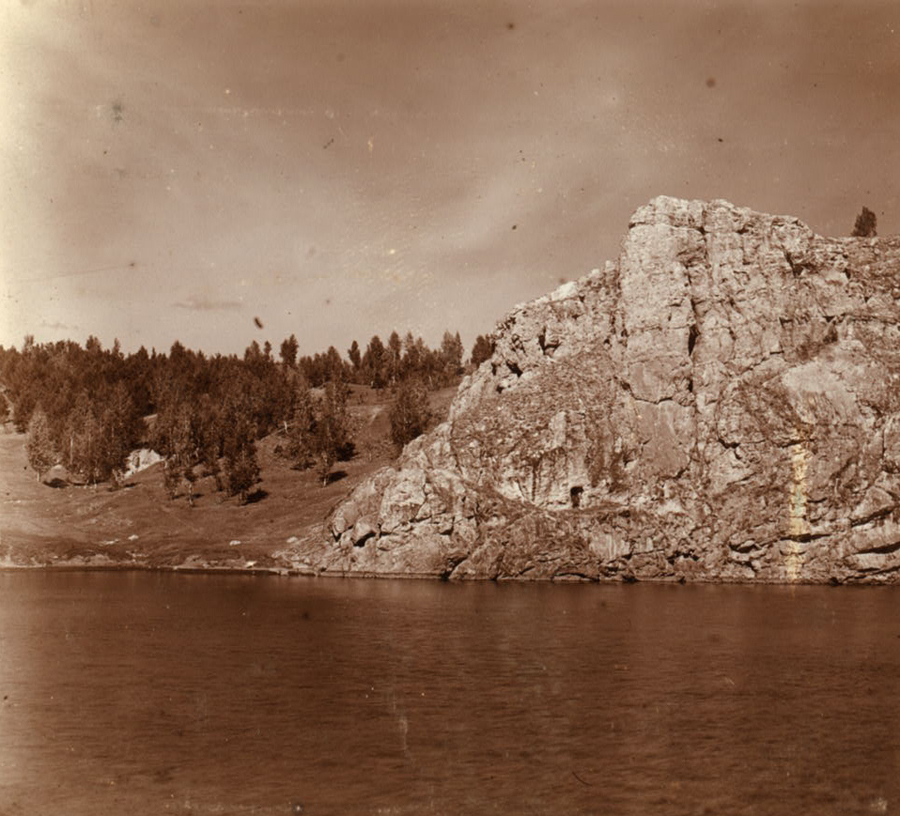 С. М. Прокудин-Горский. [Скала Три Пещеры] на реке Исети. 1909 год