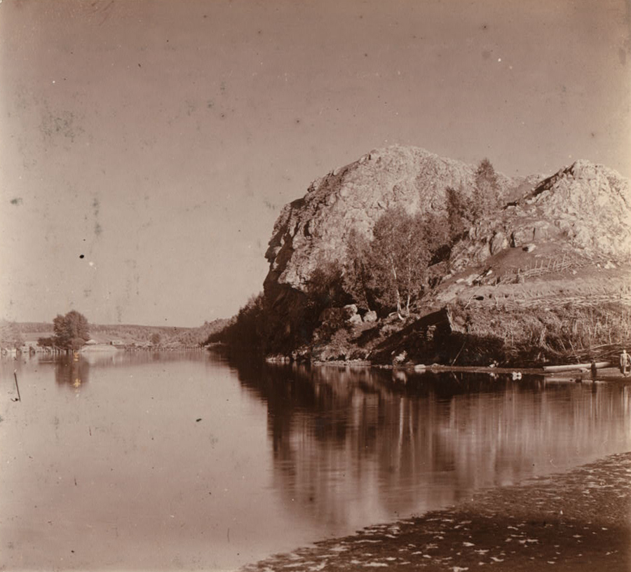 С. М. Прокудин-Горский. [Токарёвская] скала около дер. Токарёвки. 1909 год